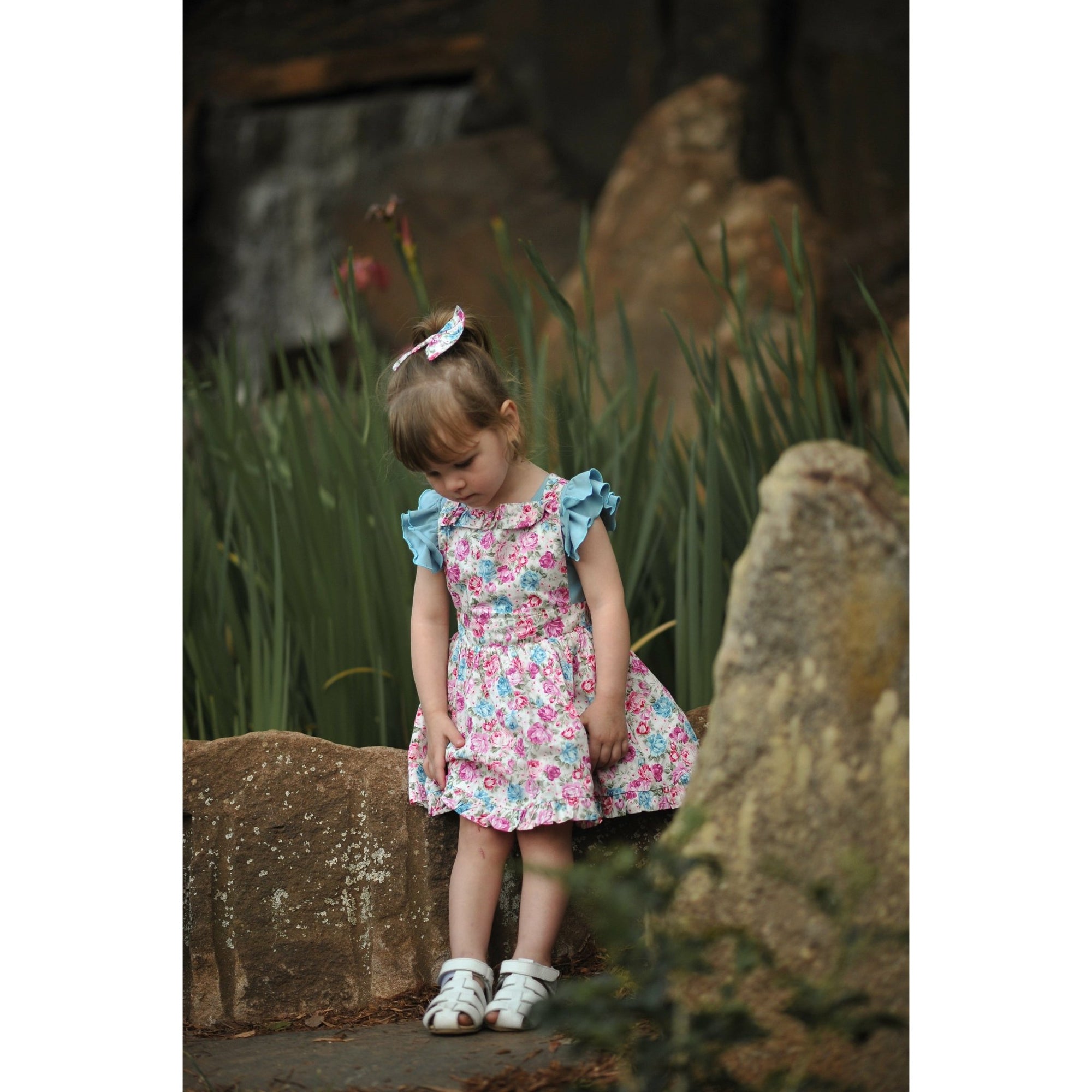 KATH FRILL PINNY - Toots Kids