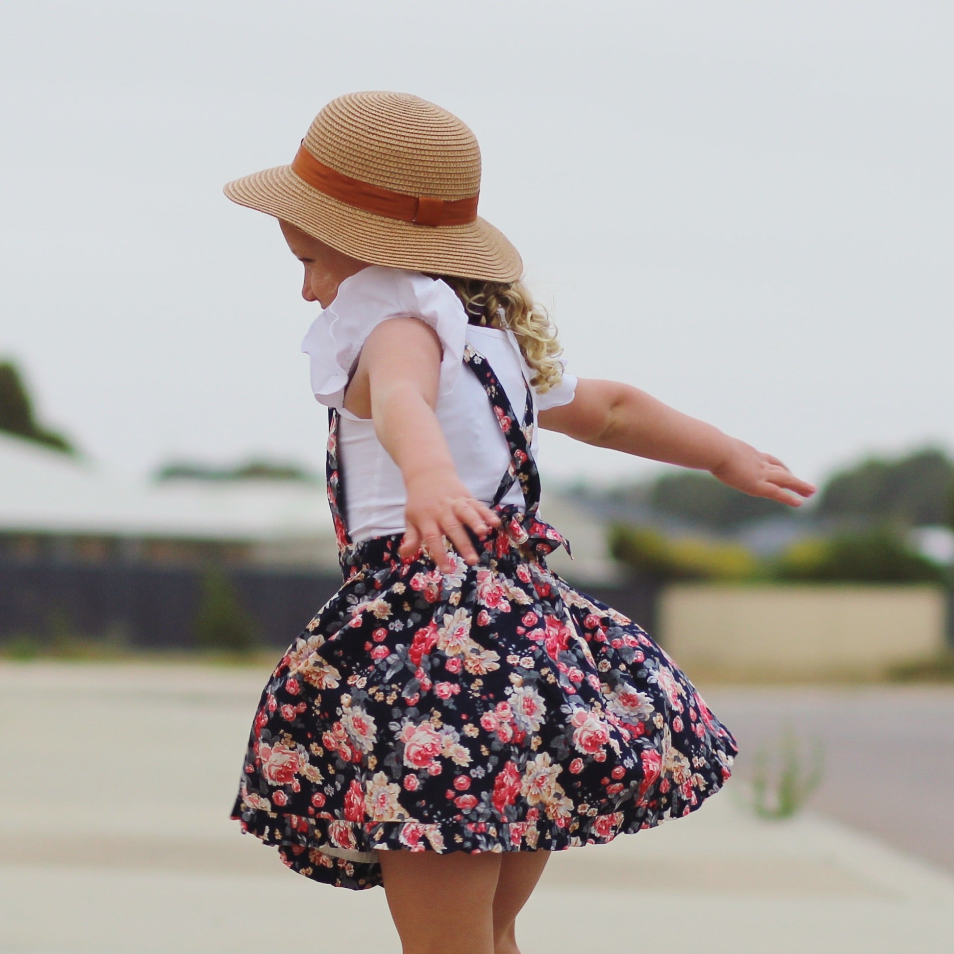 ZOE FRILL PINNY - Toots Kids